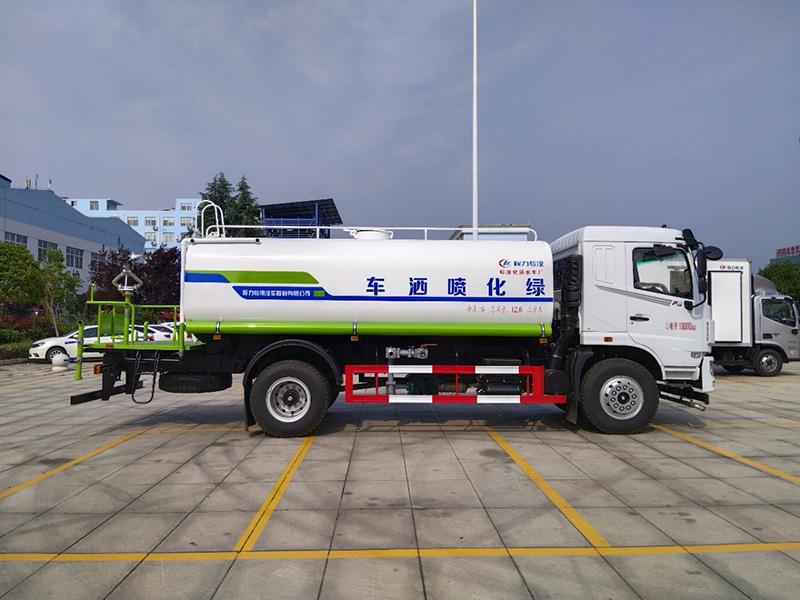 15方灑水車采用東風(fēng)華神